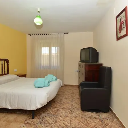 Astorga. Leon. Piscina. Casa Val De San Lorenzo. Val De San Lorenzo