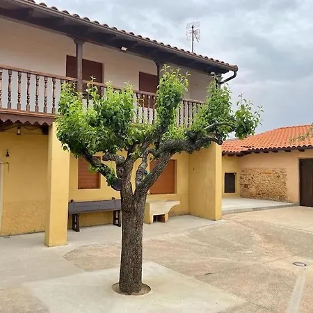 Astorga. Leon. Piscina. Casa Val De San Lorenzo. Holiday home