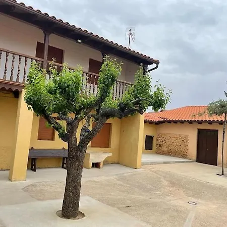 Astorga. Leon. Piscina. Casa Val De San Lorenzo. 度假居