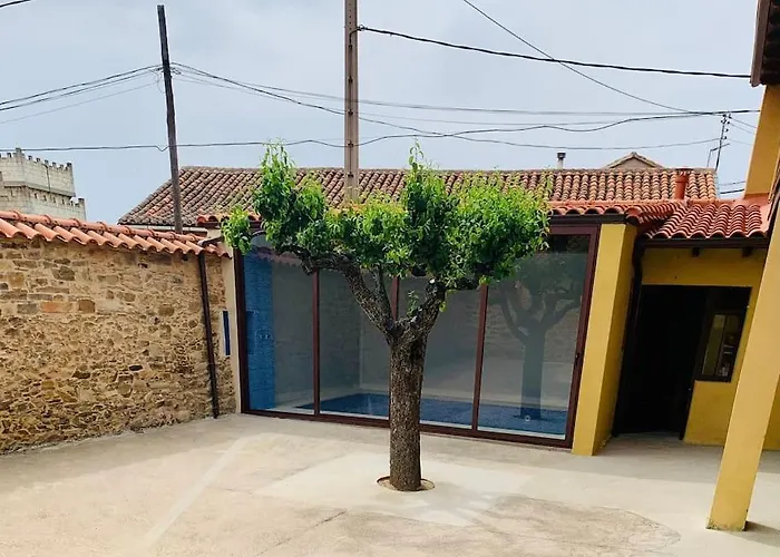 Astorga. León. Piscina. Casa Val De San Lorenzo. * Val De San Lorenzo