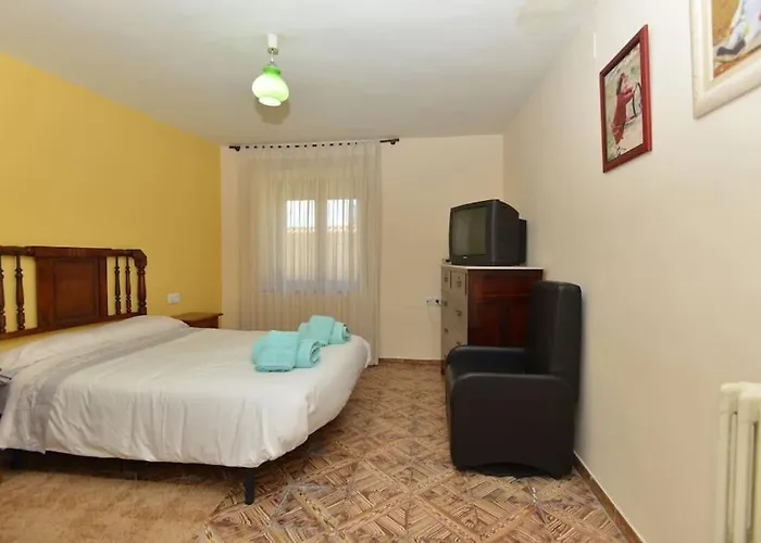 Astorga. Leon. Piscina. Casa Val De San Lorenzo. Val De San Lorenzo