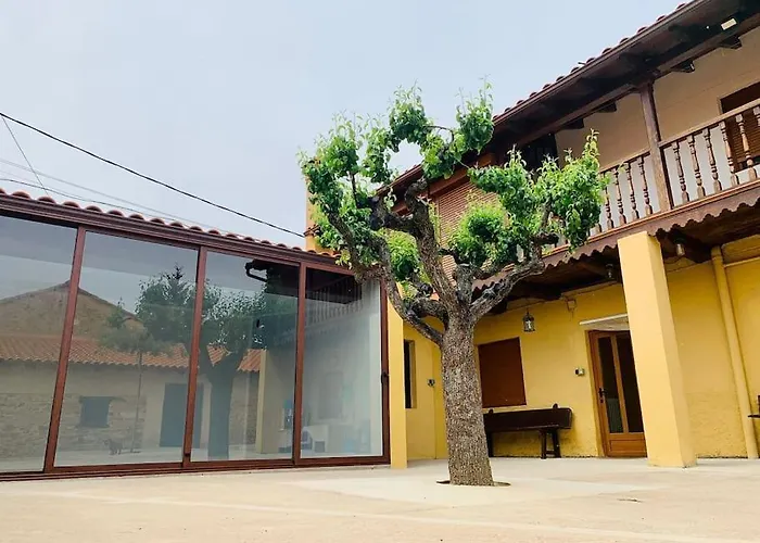 Astorga. León. Piscina. Casa Val De San Lorenzo. * Val De San Lorenzo