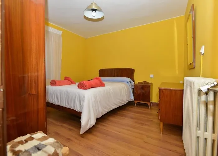 Astorga. Leon. Piscina. Casa Val De San Lorenzo. Val De San Lorenzo