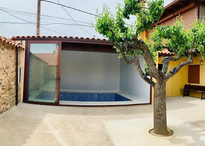 Astorga. León. Piscina. Casa Val De San Lorenzo. Сasa de vacaciones Val De San Lorenzo