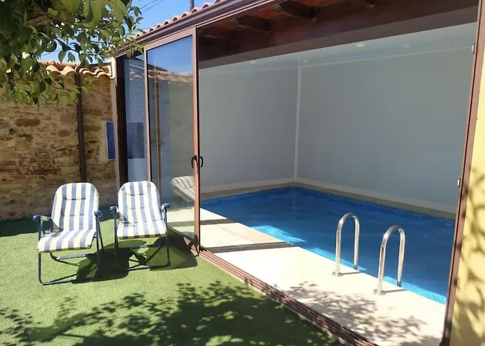 Astorga. León. Piscina. Casa Val De San Lorenzo. Сasa de vacaciones *