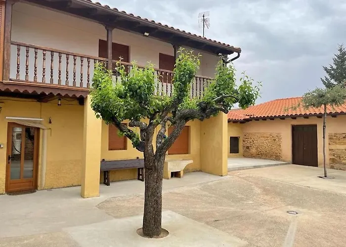 Astorga. Leon. Piscina. Casa Val De San Lorenzo. Holiday home