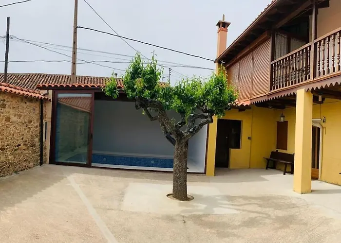 Astorga. León. Piscina. Casa Val De San Lorenzo. Сasa de vacaciones Val De San Lorenzo
