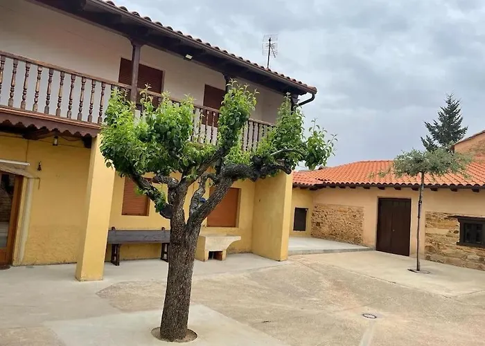 Astorga. León. Piscina. Casa Val De San Lorenzo. Сasa de vacaciones